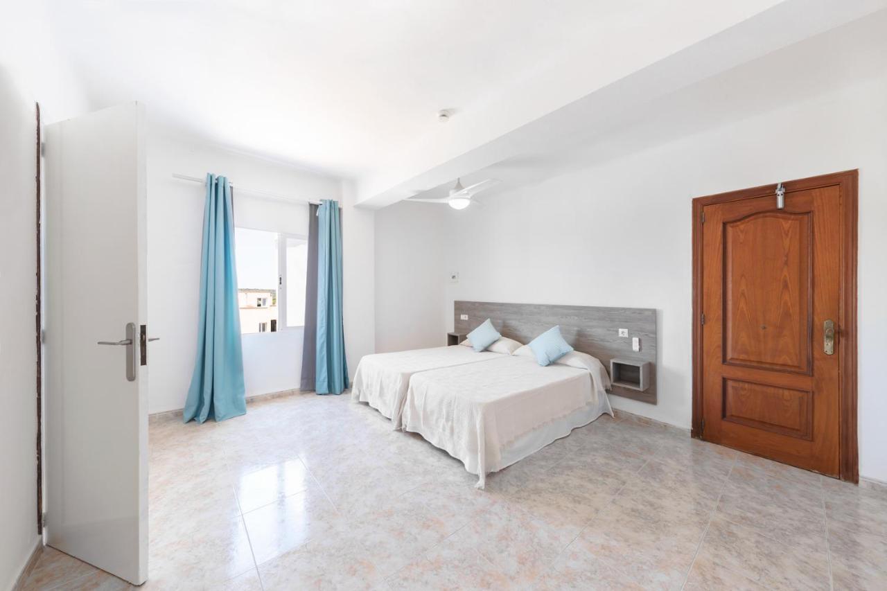 Hostal Cala Llombards Luaran gambar