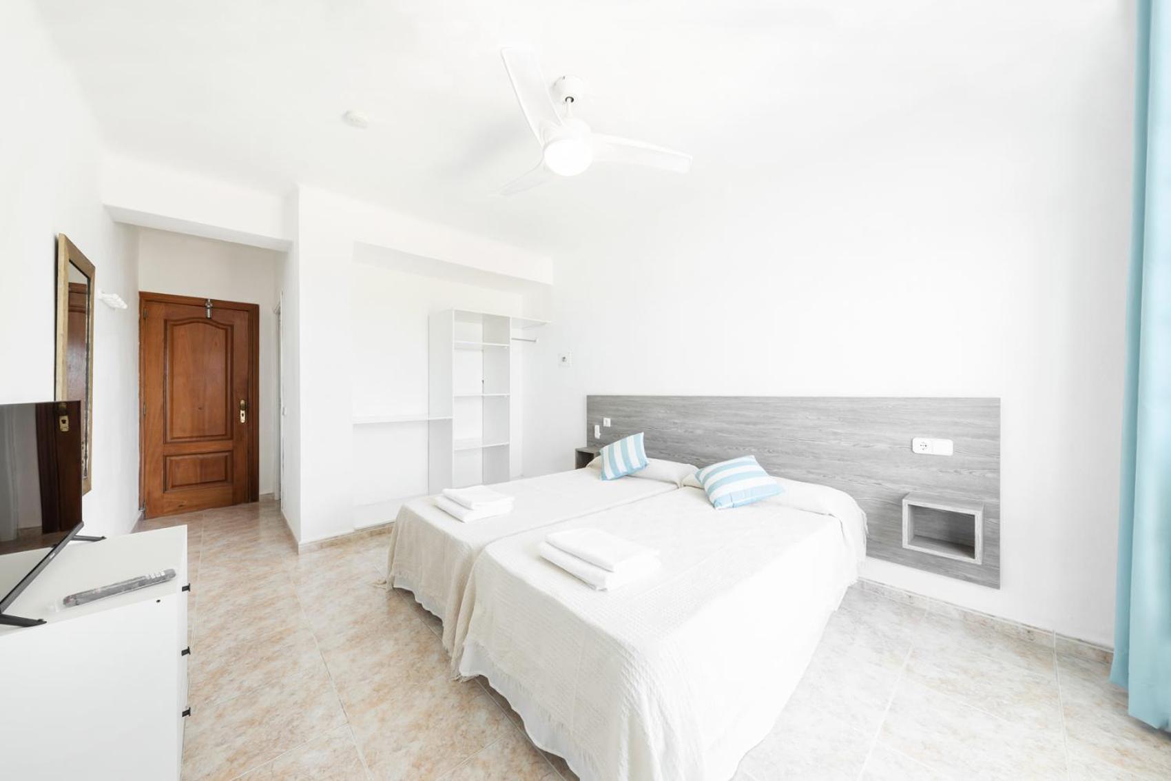 Hostal Cala Llombards Luaran gambar